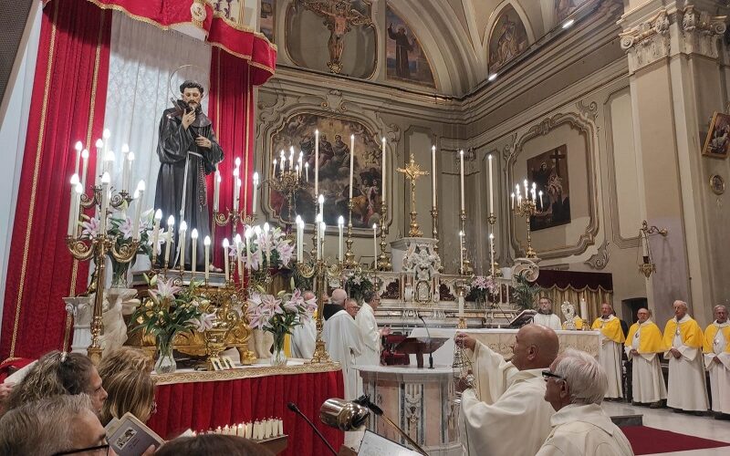 San Francesco d'Assisi statua venerata nella chiesa di Santa Maria degli Angeli